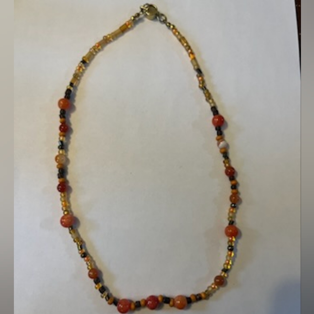 Jelly's Jewelry and Boutique Elegant Beaded Necklace in Gold and Orange